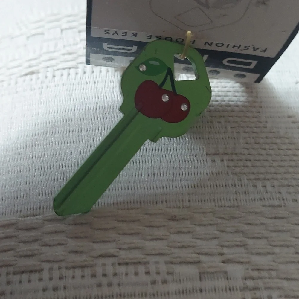 Diva House Green Jeweled Cherry Key New - Picture 4 of 6